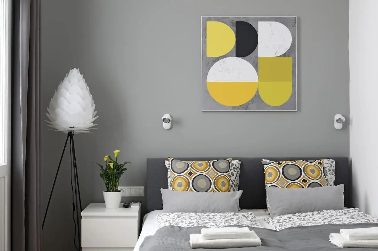 Budapest Central Apartman 3 Bdr, 2 Bath+3A/C+Free Parking+Quite Apartment