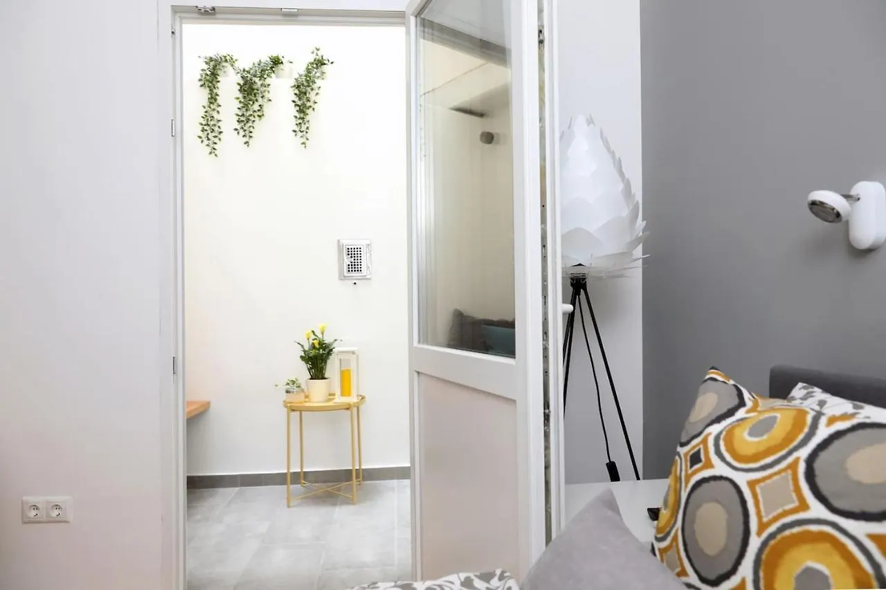 Budapest Central Apartman 3 Bdr, 2 Bath+3A/C+Free Parking+Quite Apartment