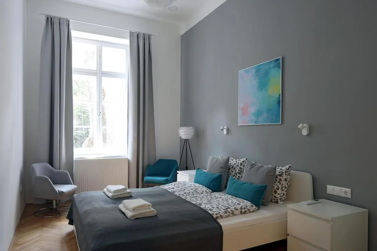 Budapest Central Apartman 3 Bdr, 2 Bath+3A/C+Free Parking+Quite Apartment