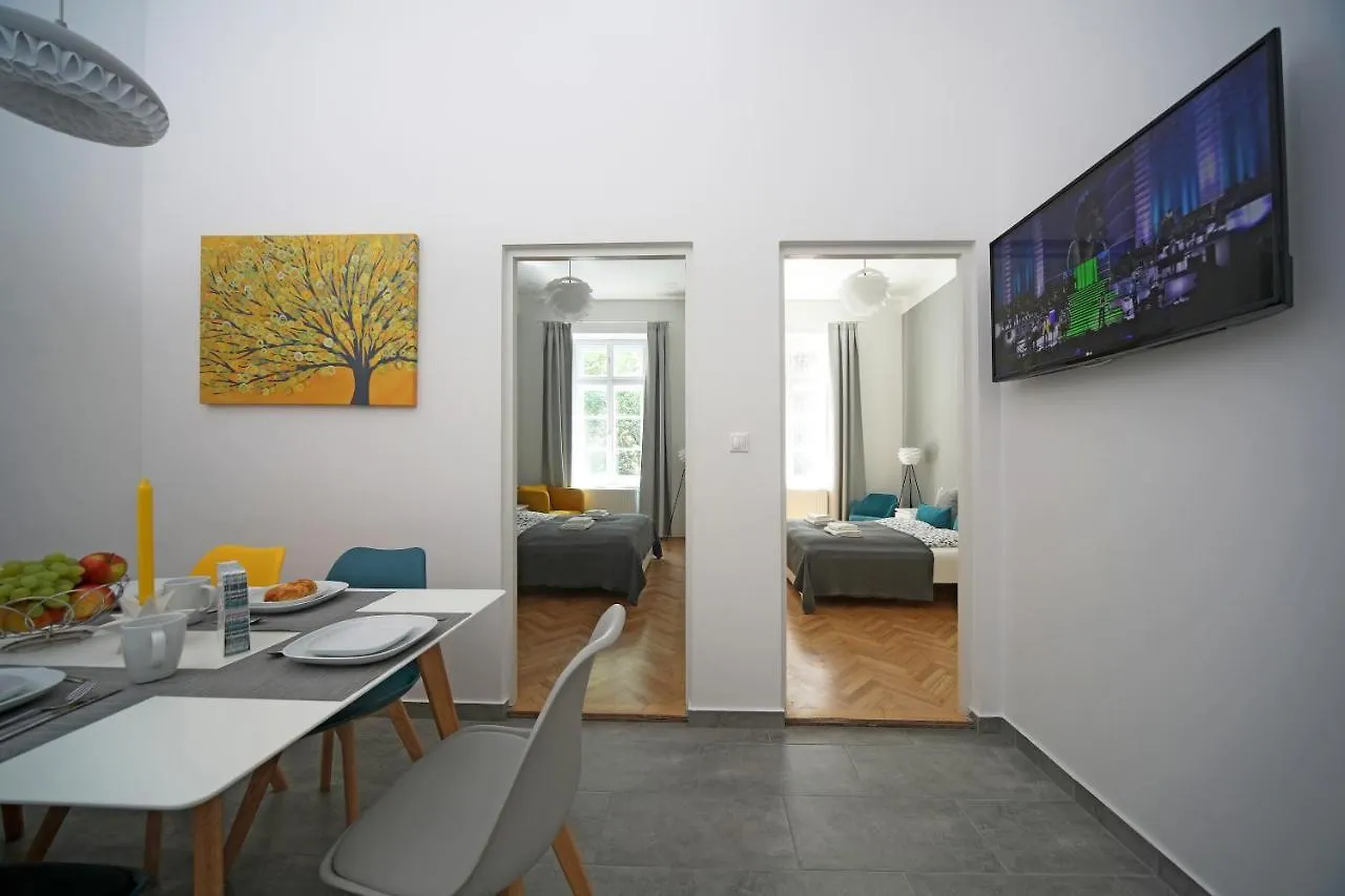 Budapest Central Apartman 3 Bdr, 2 Bath+3A/C+Free Parking+Quite Apartment
