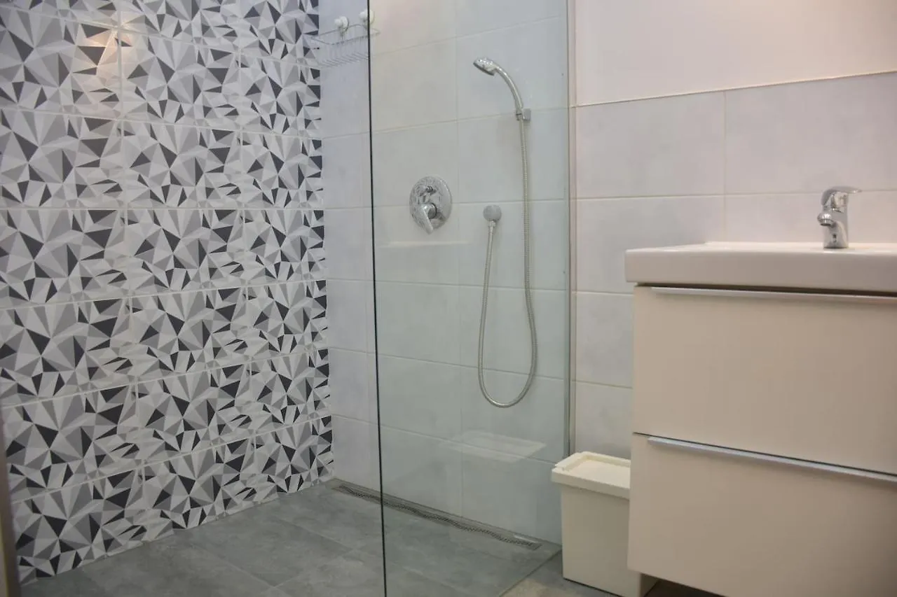 Budapest Central Apartman 3 Bdr, 2 Bath+3A/C+Free Parking+Quite Apartment 0*,