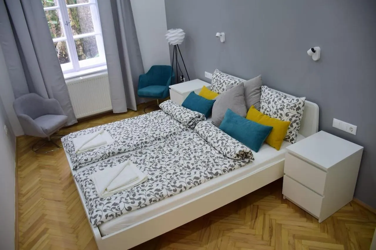 Budapest Central Apartman 3 Bdr, 2 Bath+3A/C+Free Parking+Quite Apartment Hungary